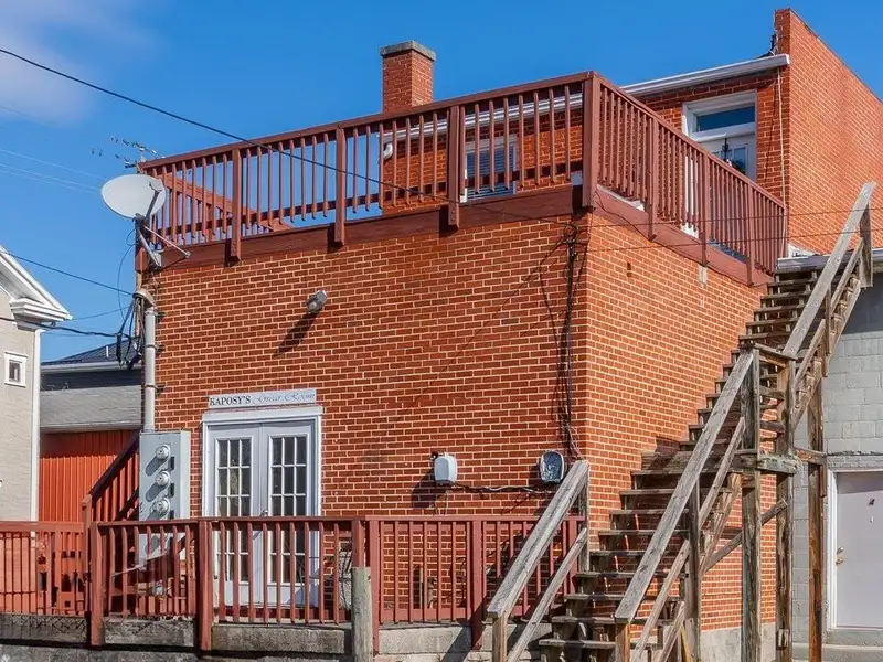 Multi-purpose Investment Building with Storefront, Venue, and Apartments in Petersburg, Wv