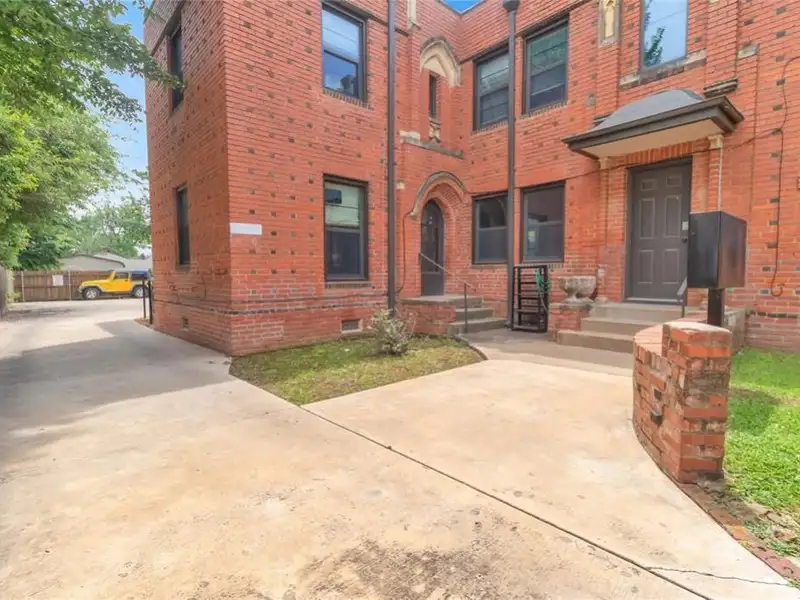 Renovated Investment Complex with 10 Units Near Plaza District, Oklahoma City