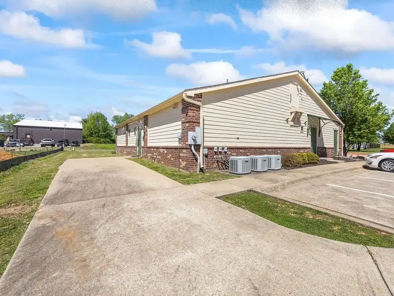 Versatile 2,752 Sq Ft Office Building in Central Rogers with Five Private Offices