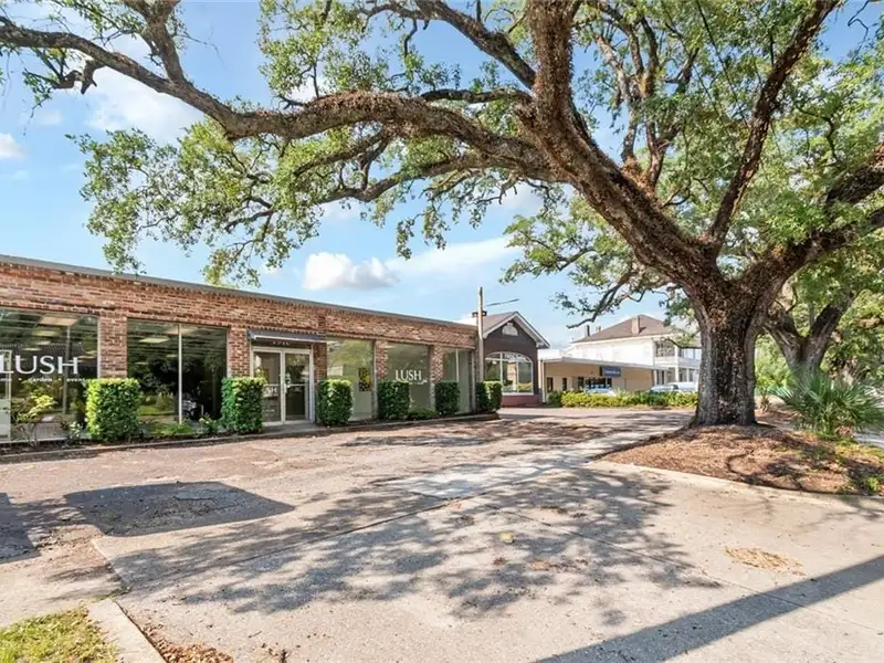 Prime Commercial Space with Dual Storefronts in Midtown, Mobile