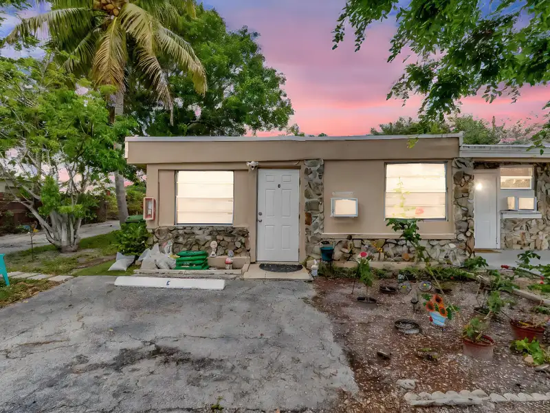 Well-maintained 6-unit Multifamily Property in South Florida with Value-add Potential