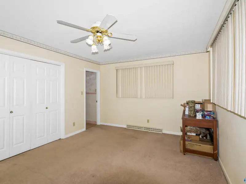 Versatile 2000 Sqft Home on 1.40 Acres in High-growth Huntsville Area