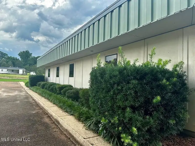 Office Building for Sale or Lease Near Port - 4100 Sq Ft with Conference Room and Parking