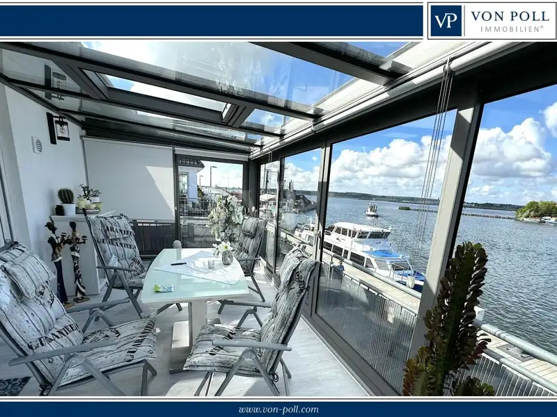 Mixed-use Property with Snack Bar and Apartment on Peenemünde Harbor Promenade