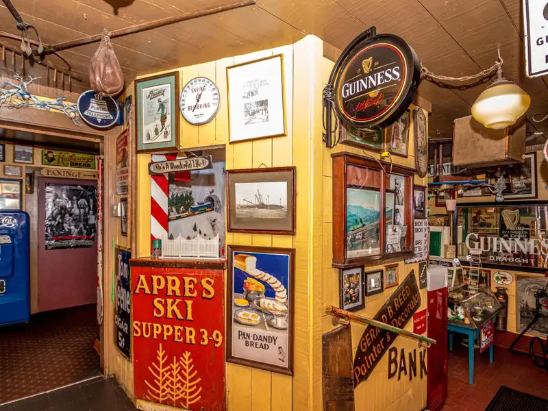 Irish Pub and Restaurant with Mountain Views on 1.64 Acres in North Conway