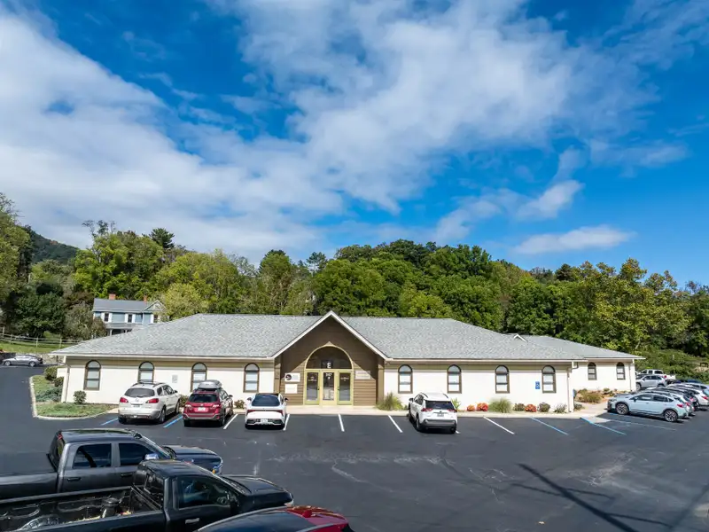 Fully Leased Business Park in Prime Waynesville Location with Ample Parking and Modern Amenities