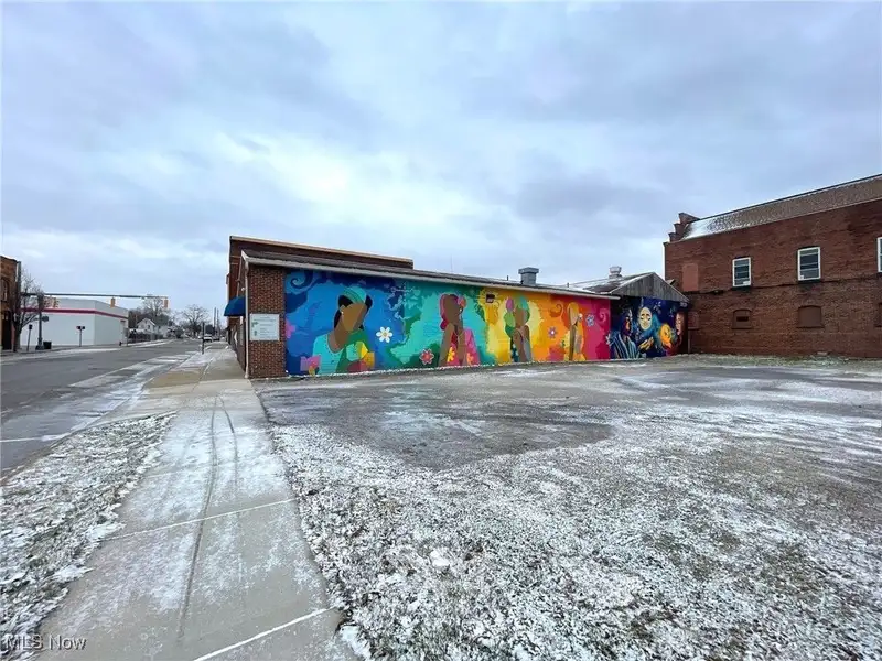 Mixed-use Building in Downtown Canton: Retail, Offices, Warehouse, Apartment