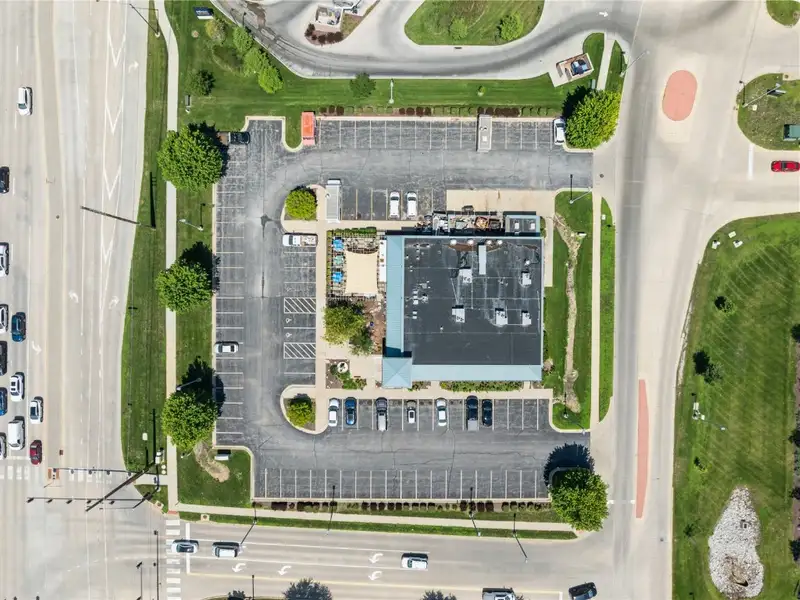 High-visibility Restaurant Property with Long-term Nnn Lease in Cedar Rapids