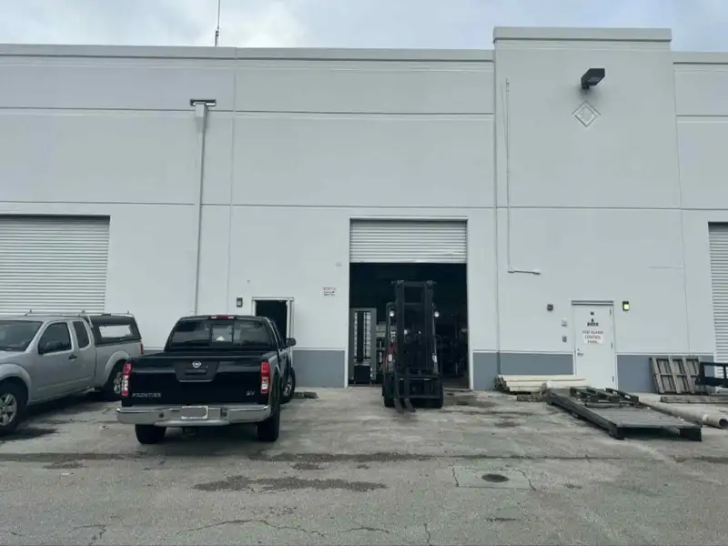 Condo Flex Space Investment with Il Zoning on Belvedere Road, 1,438 Sf Total