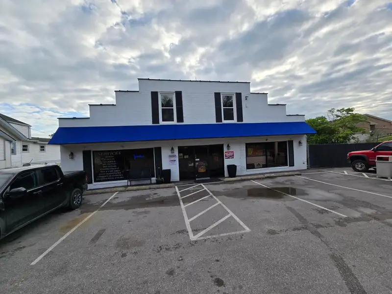 Auto Repair Shop Building in Prime Independence Location
