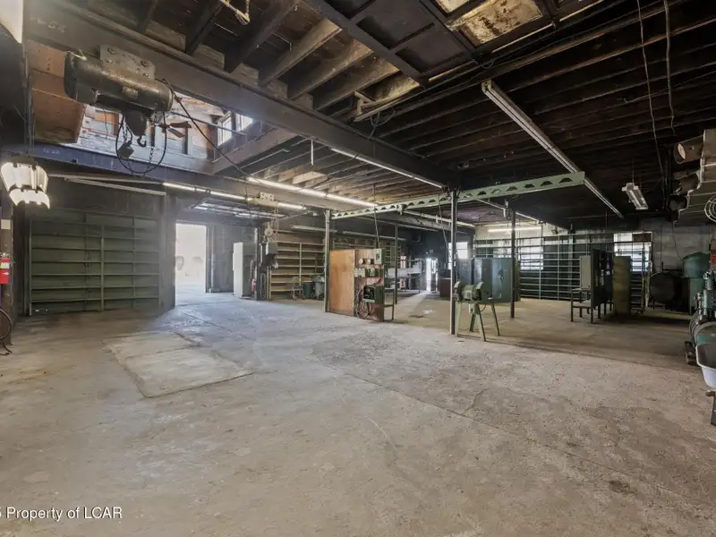 8,000+ Sq Ft Versatile Building in Central Wyoming Near Wyoming Ave