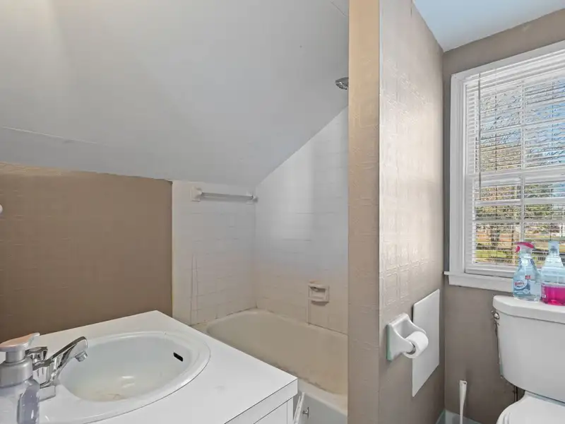 Historic Bungalow with Detached Unit on High-traffic Main St, Ideal for Commercial Use