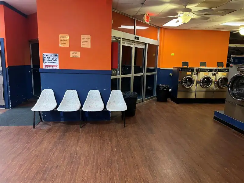 Turnkey Laundromat Near Uf Health Shands Hospital in Gainesville