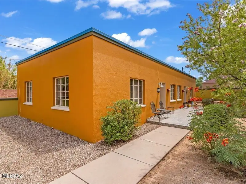 Fully Renovated Multi-family Property in Miramonte Neighborhood with 6 Apartments