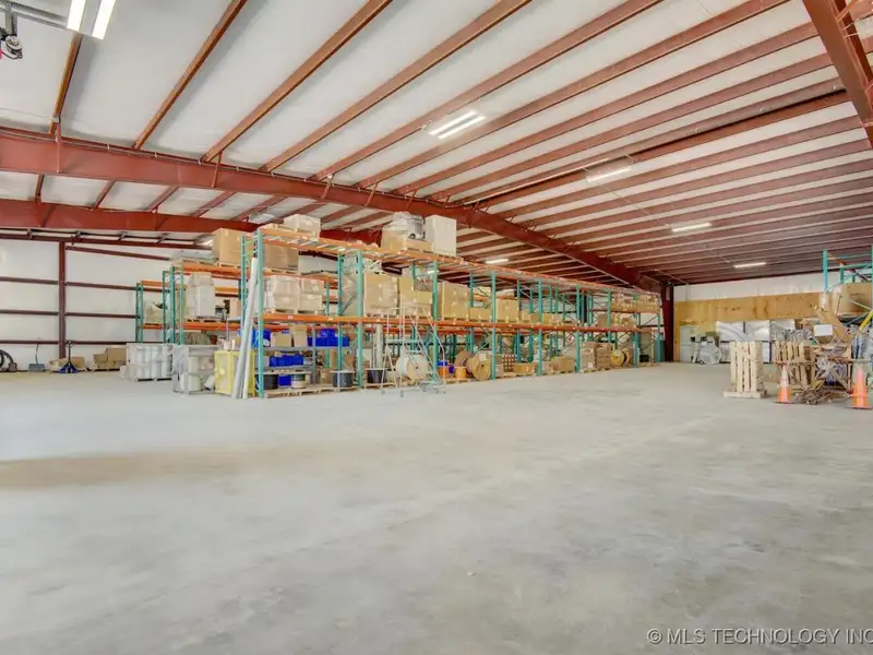 Fully Leased Office/warehouse with Nnn Lease in Prime Location, 45,000 Sf Yard Space