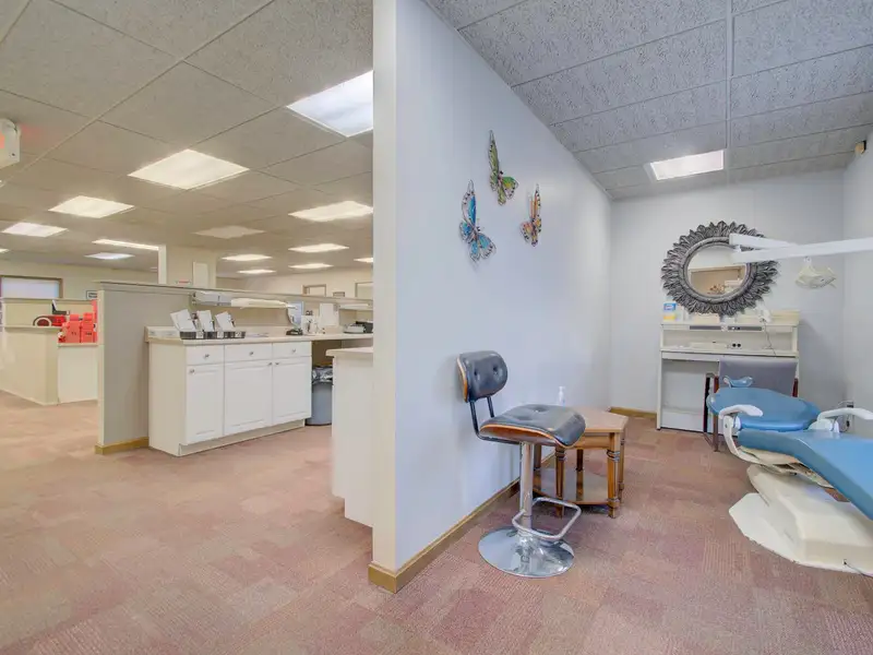 Move-in Ready 5,000 Sq Ft Commercial Space in Prime Edgewood Location