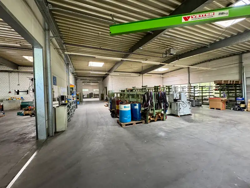 Versatile Commercial Property for Sale: 6,604 M² with Production Halls and Office Space
