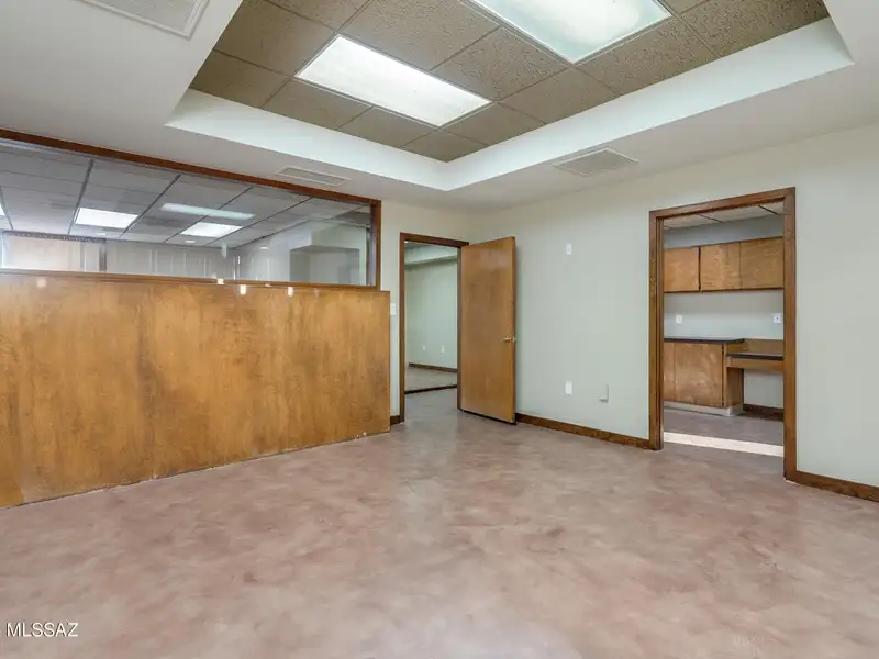 2,975 Sqft Office Space for Sale in Prime Broadway and Wilmot Location with Parking Lot