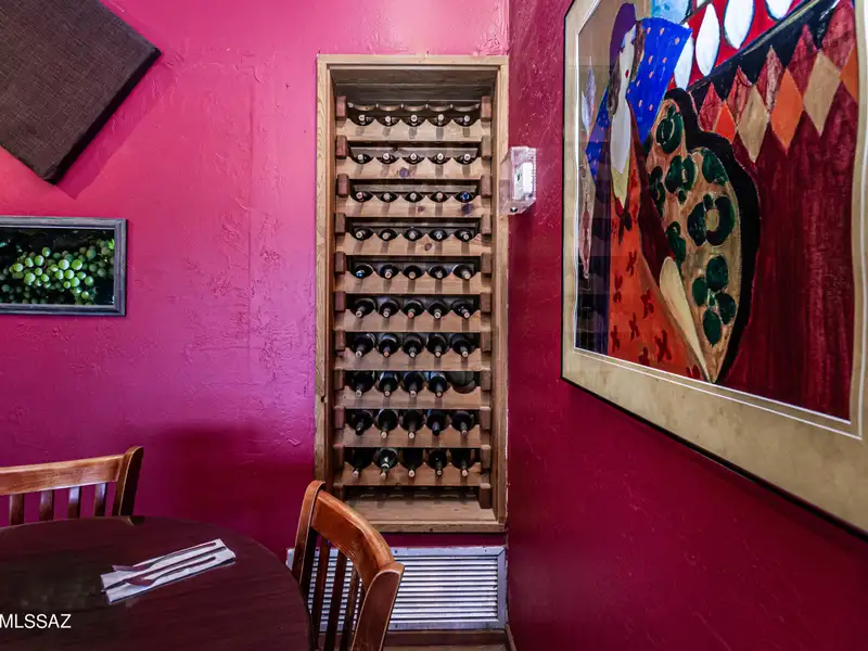 Commercial Building in Sonoita with Equipped Kitchen and Solar Panels