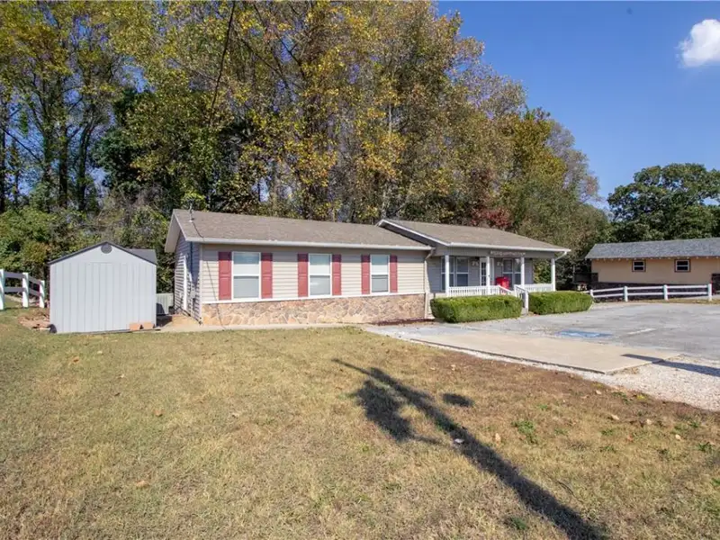 Commercial Building with Office Space Near Hwy 12, Close to Beaver Lake and Prairie Creek Marina