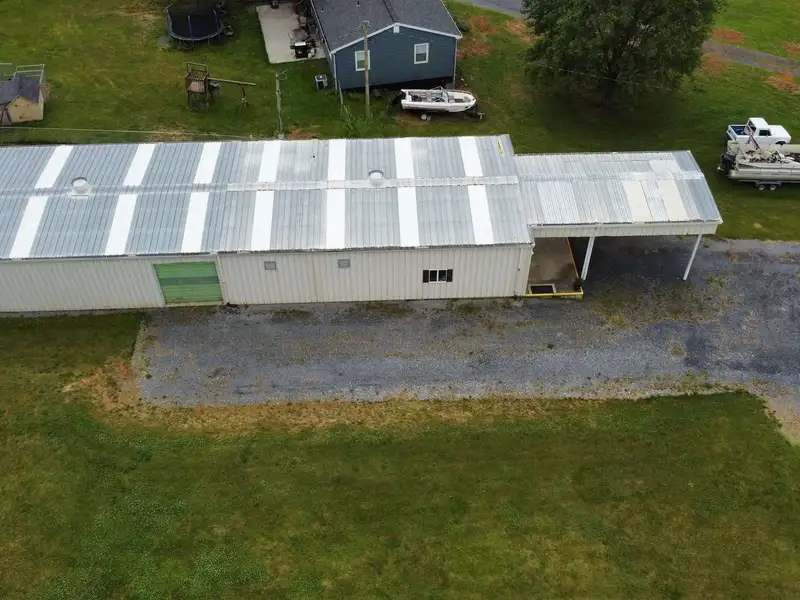 Commercial Building for Lease: 3,000 Sq Ft with Loading Dock Near I81