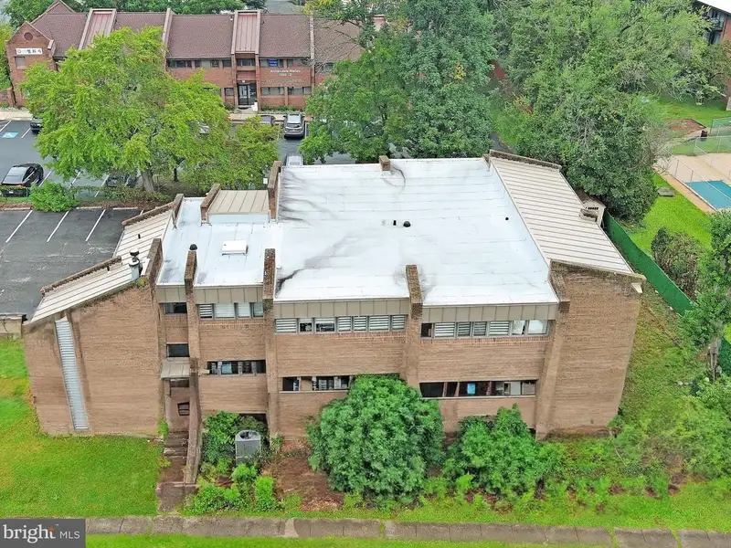Commercial Building for Sale in Annandale - 8,202 Sq. Ft., Zoned C-3, Corner Lot