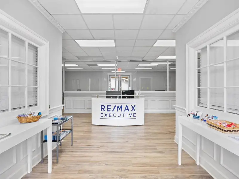 Standalone Commercial Building with Drive-thru in High-traffic Pawleys Island Location