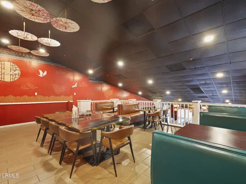 Remodeled Mid-island Restaurant with New Equipment and Outdoor Dining Area