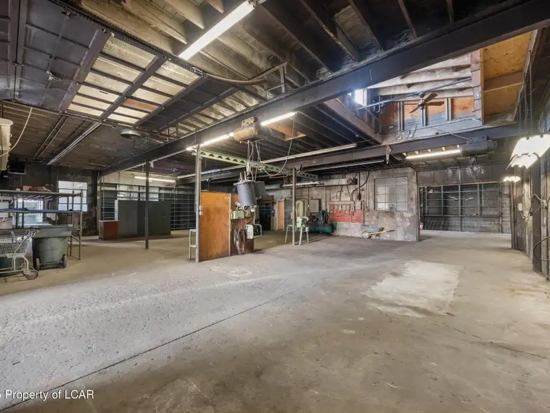 8,000+ Sq Ft Versatile Building in Central Wyoming Near Wyoming Ave
