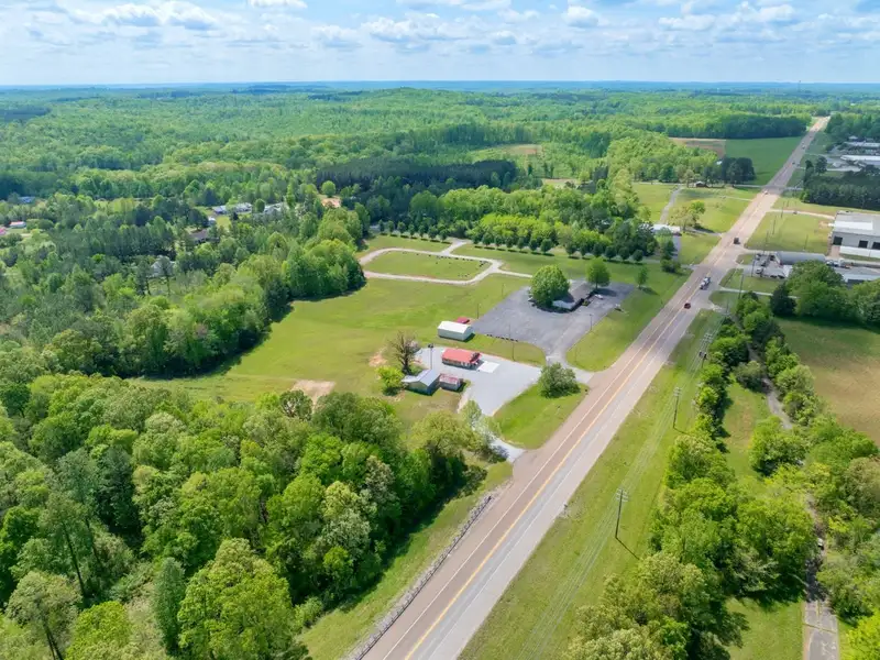Commercial Restaurant on 3.4 Acres in Parsons, Tn with Highway Frontage and Modern Amenities