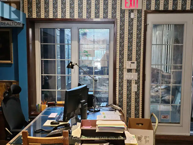 Upgraded Live/work Building in Kensington Market with Law Offices and Lower-level Apartment