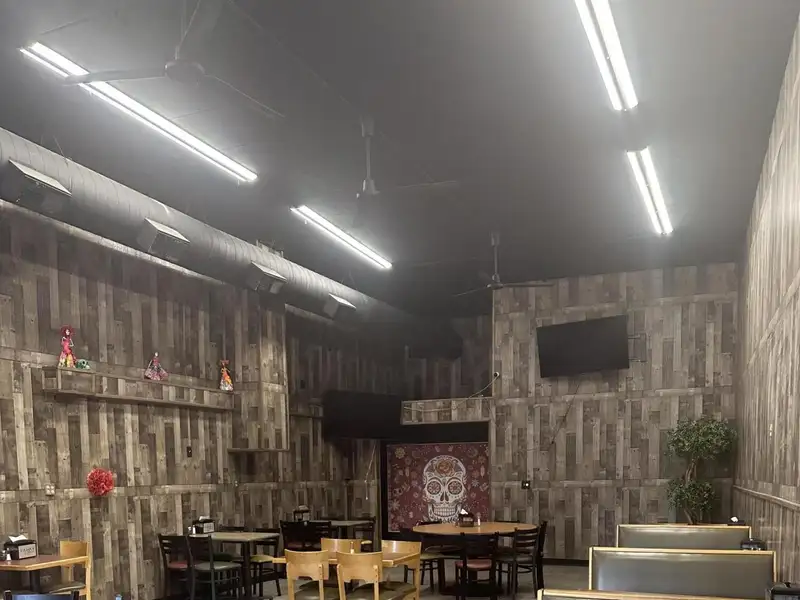 Versatile Commercial Restaurant with Warehouse and Apartment in High-traffic Location