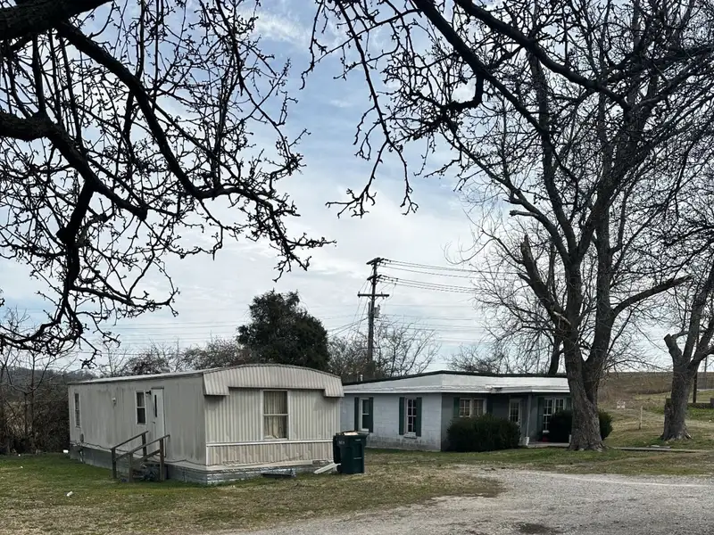 Multi-unit Investment Opportunity on Paulk Lane with Established Tenants and Cash Flow