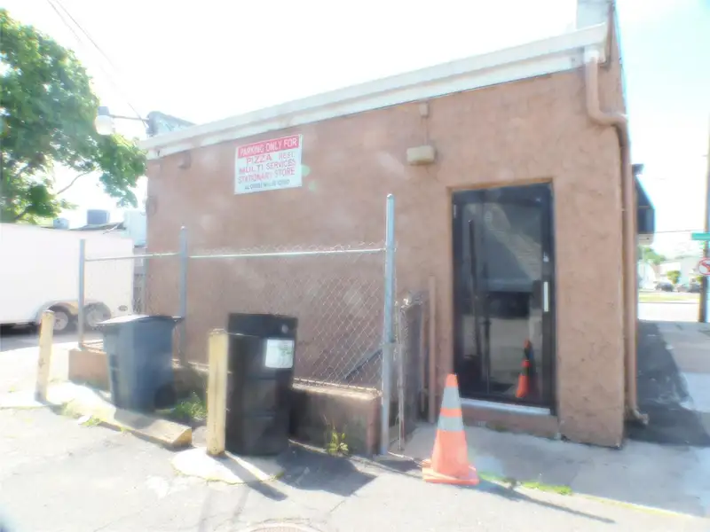 Turnkey Pizza Restaurant for Sale in High-traffic Location with Essential Equipment Included