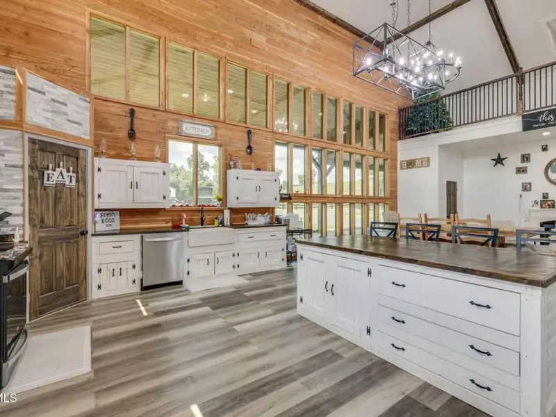 Custom Barndominium on 3 Acres with Pool and Income-generating Garage in Tennessee