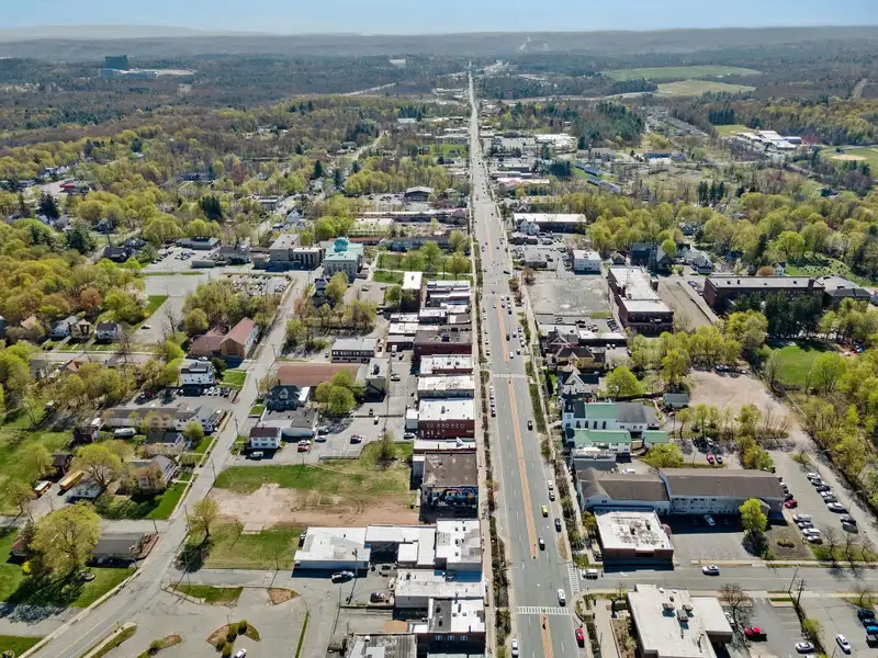 Upscale Office Spaces for Lease in Monticello's Prime Commercial Corridor