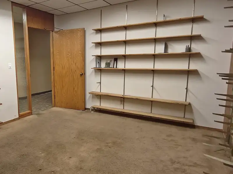 Large Office Building with Panoramic Views in Prime Downtown Location, 40,000 Sqft