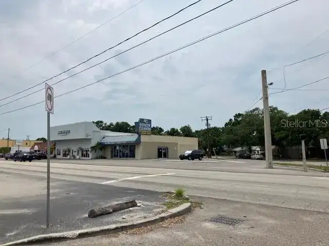 Corner Retail/office Site in South Tampa with Lighted Intersection and Roll-up Door