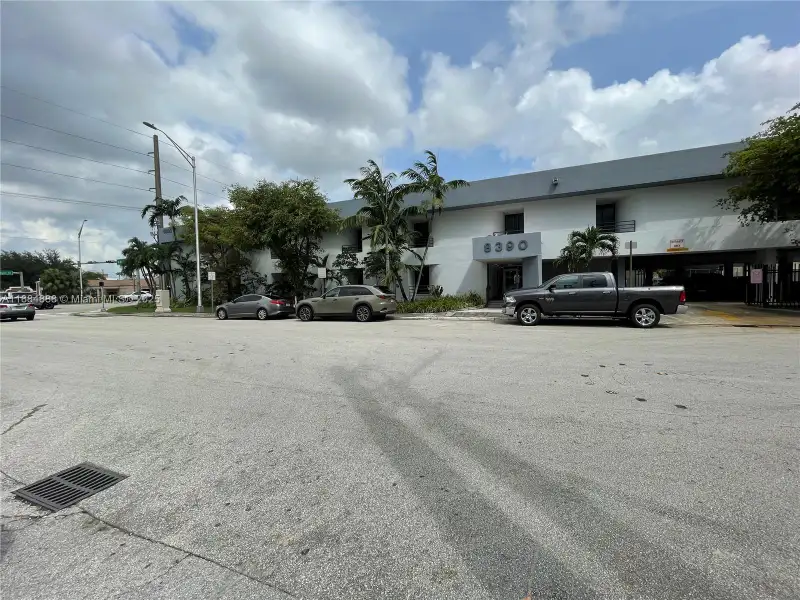 Turnkey Professional Office for Sale on Flagler St & 83rd Ave, Miami