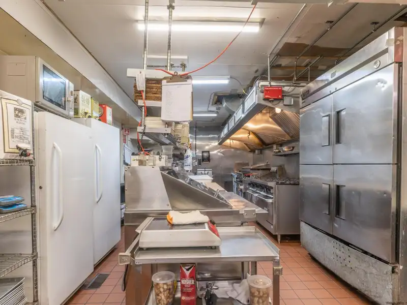 Renovated Pub and Hotel in Prime Woodstock Location with Restaurant and Apartments