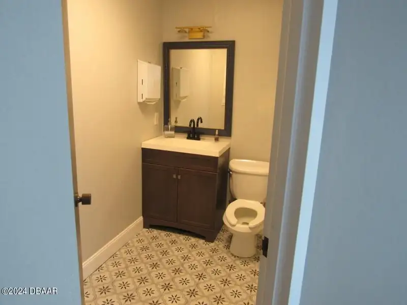 Renovated Medical Suite in Prime Ormond Beach Location with Multiple Treatment Rooms