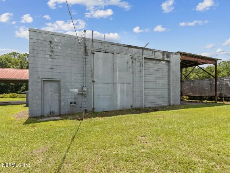 5.04-acre Mixed-use Parcel with Home and Shop in Nassau County