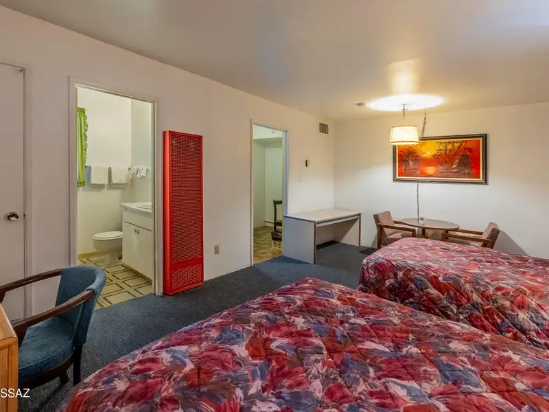 Well-maintained 18-unit Motel Near Tucson Airport with Rv Spaces and Ample Parking