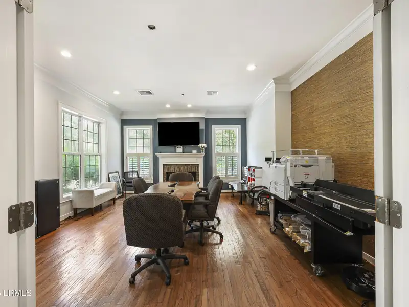 Multi-use Building with Long-term Tenant and Warehouse/office Space in Prime Location