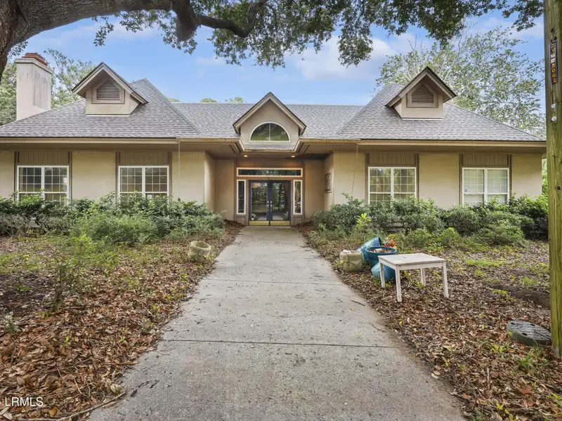 Multi-use Building with Long-term Tenant and Warehouse/office Space in Prime Location