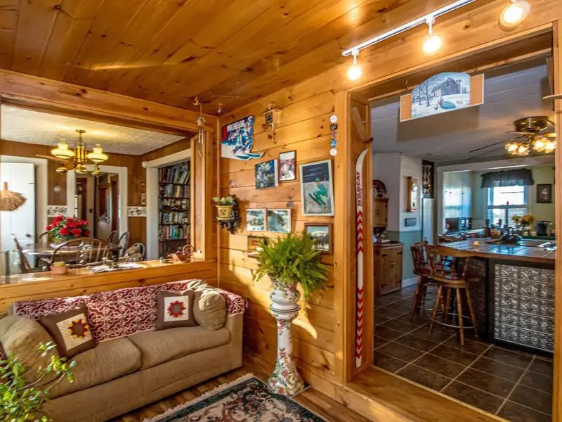 Du Bee Inn: Versatile Bed-and-breakfast with Mountain Views in the Great North Woods