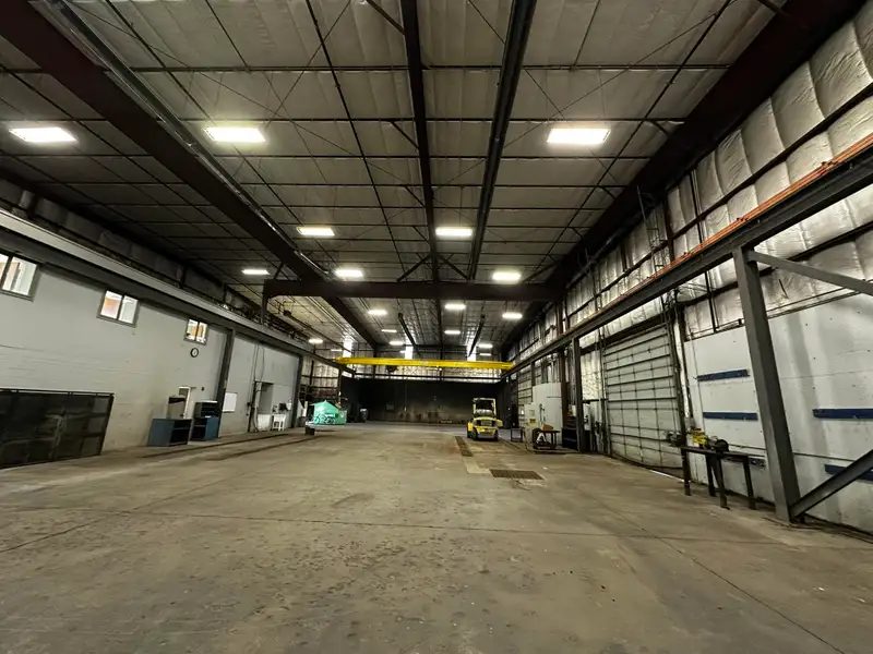 Industrial Complex with Three Buildings on 3.5 Acres Near I-70b