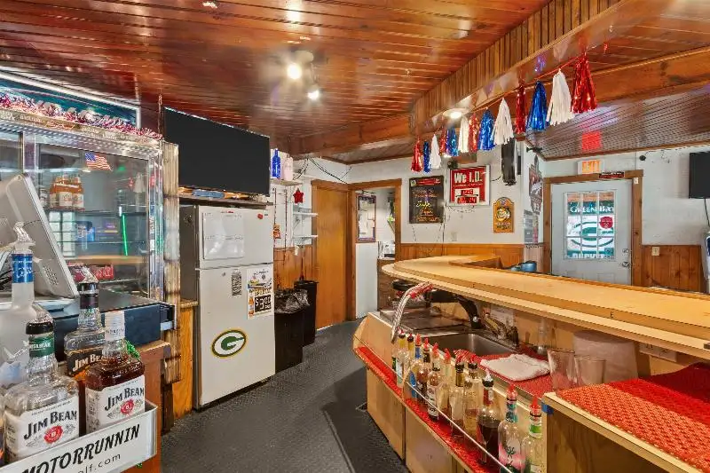 Established Bar and Restaurant with Living Quarters in Stevens Point Area