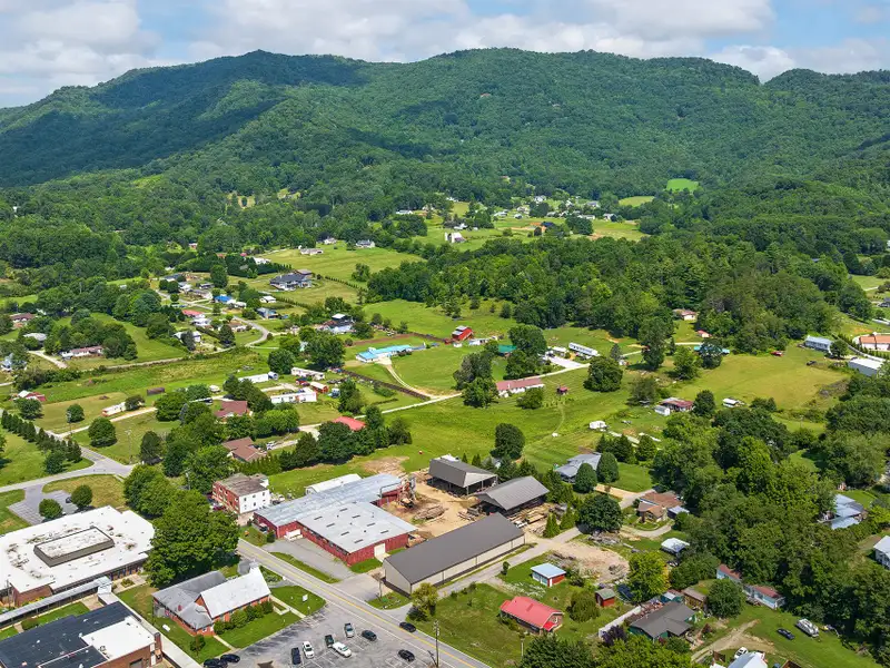 Mixed-use Industrial Property with Office, Storage, and Apartments in Bethel, Nc