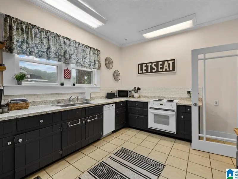 Renovated B-3 Zoned Home in High Traffic Area, Ideal for Air B&b or Event Rentals